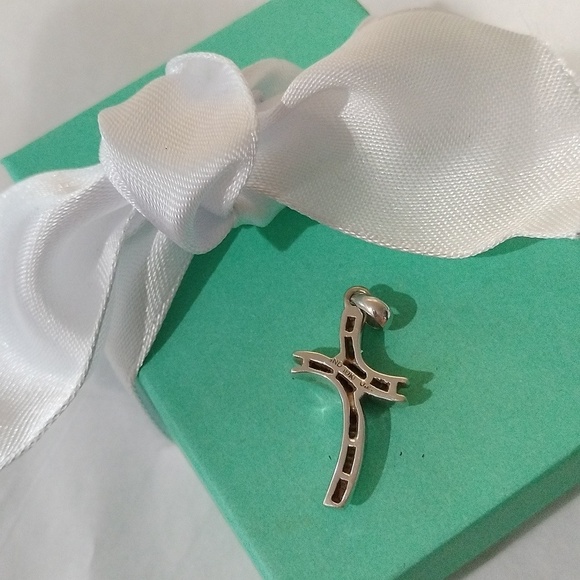 10k White Gold + Channel set Diamonds Cross Pendant - Picture 3 of 5